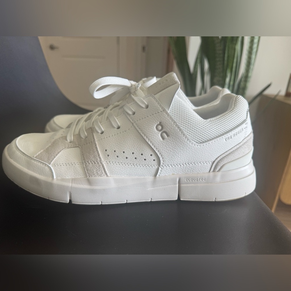 On Running The Roger Sneakers - Size 11 - Like new